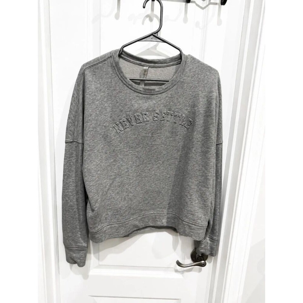 Fabletics Women’s Gray “Never Settle” Pullover Sweatshirt Size Large